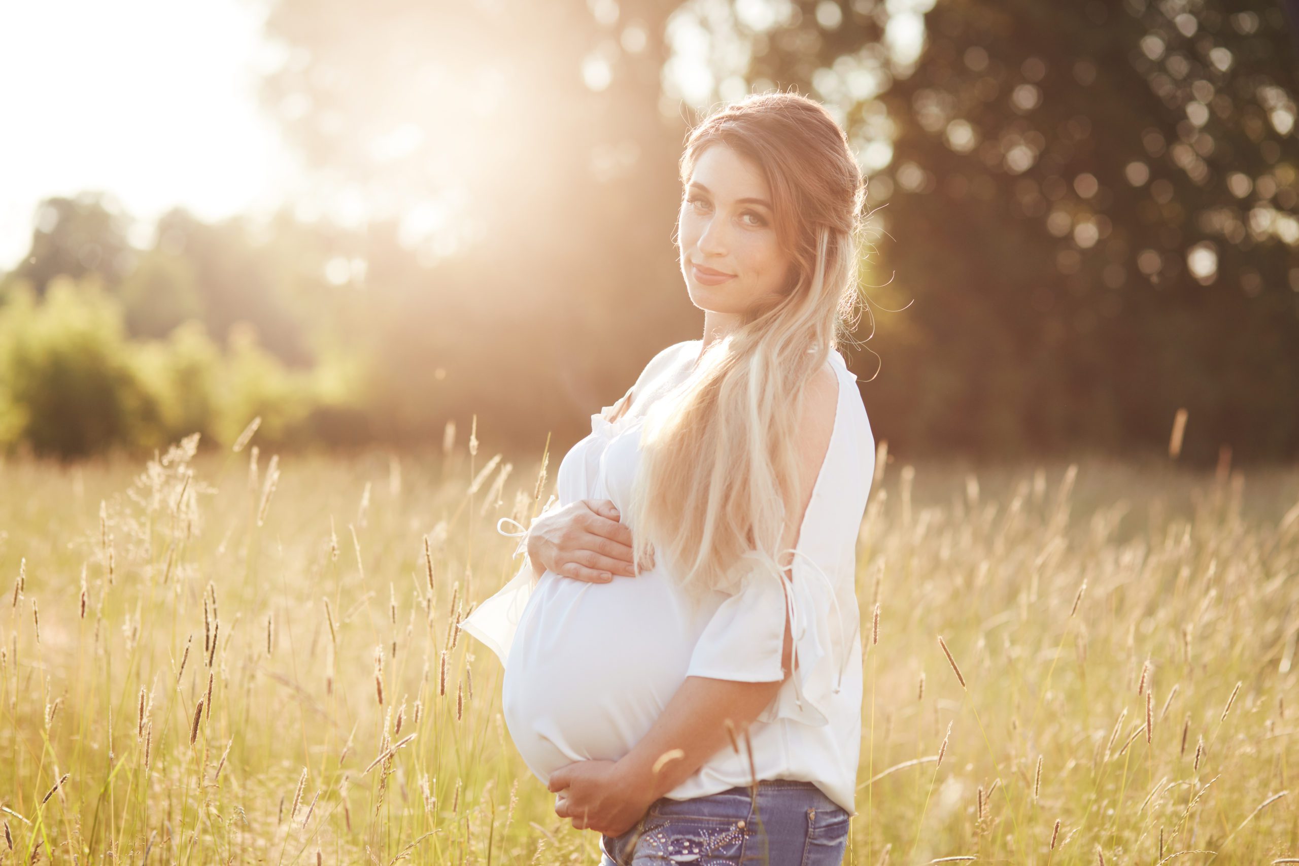 Tips for taking the most flattering baby bump photos
