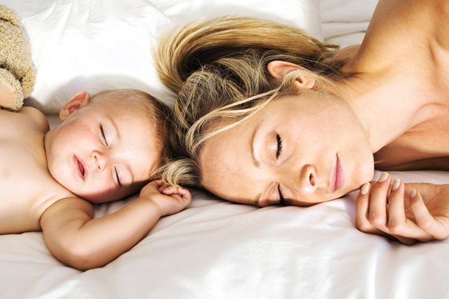 mom and baby sleeping - baby lag